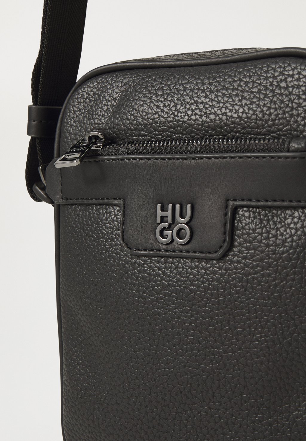 Сумка через плечо NESH HUGO, черный
Сумка через плечо NESH HUGO, черный