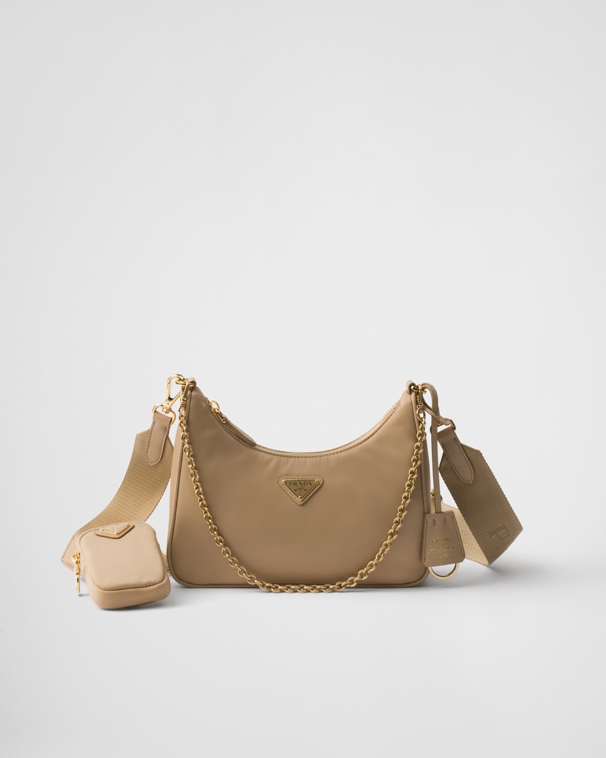 Сумка Prada Re-Edition 2005 из переработанного нейлона, бежевый
Сумка Prada Re-Edition 2005 из переработанного нейлона, бежевый