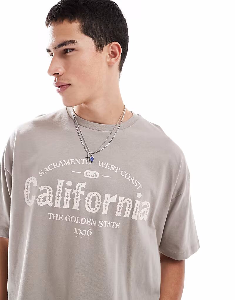 Футболка свободного кроя ASOS DESIGN с изображением города коричневого цвета
Футболка свободного кроя ASOS DESIGN с изображением города коричневого цвета