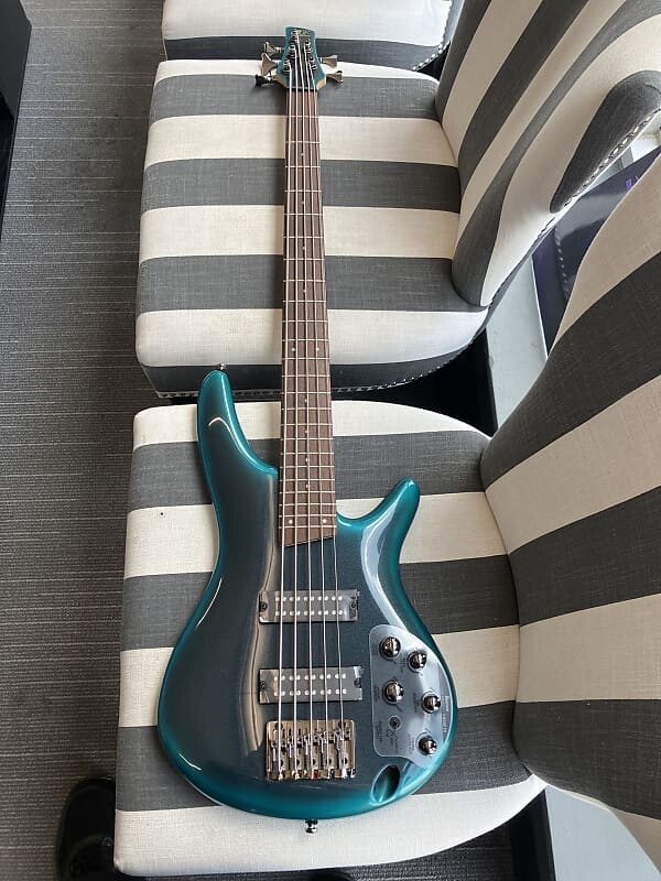 Басс гитара Ibanez SR305E-CUB Soundgear 5-String Bass 2020 - Present - Cerulean Aura Burst
Басс гитара Ibanez SR305E-CUB Soundgear 5-String Bass 2020 - Present - Cerulean Aura Burst