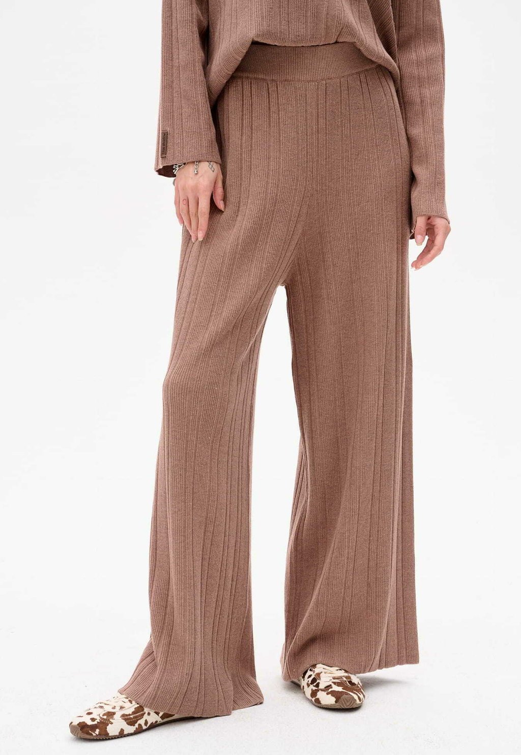 Брюки DEBI blue shadow, коричневый
Брюки DEBI blue shadow, коричневый