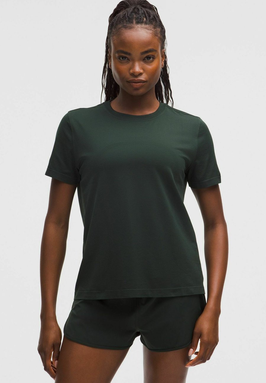 Футболка lululemon SWIFTLY RELAXED SHORT SLEEVE, Rainforest Green/Green
Футболка lululemon SWIFTLY RELAXED SHORT SLEEVE, Rainforest Green/Green
