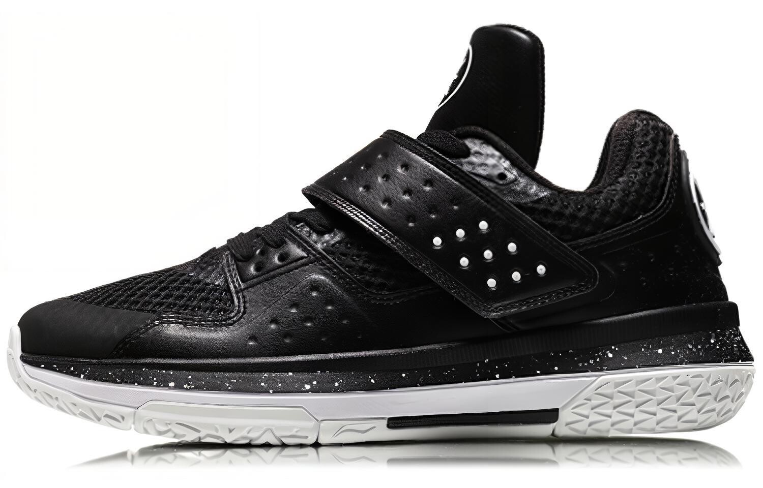 Баскетбольные кроссовки Battle Armor мужские низкие черные Lining
Баскетбольные кроссовки Battle Armor мужские низкие черные Lining