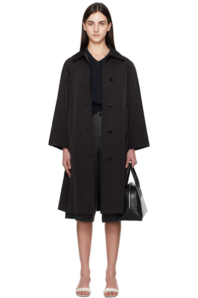 Черный нейлоновый объемный тренч Balmacaan Nothing Written
Черный нейлоновый объемный тренч Balmacaan Nothing Written