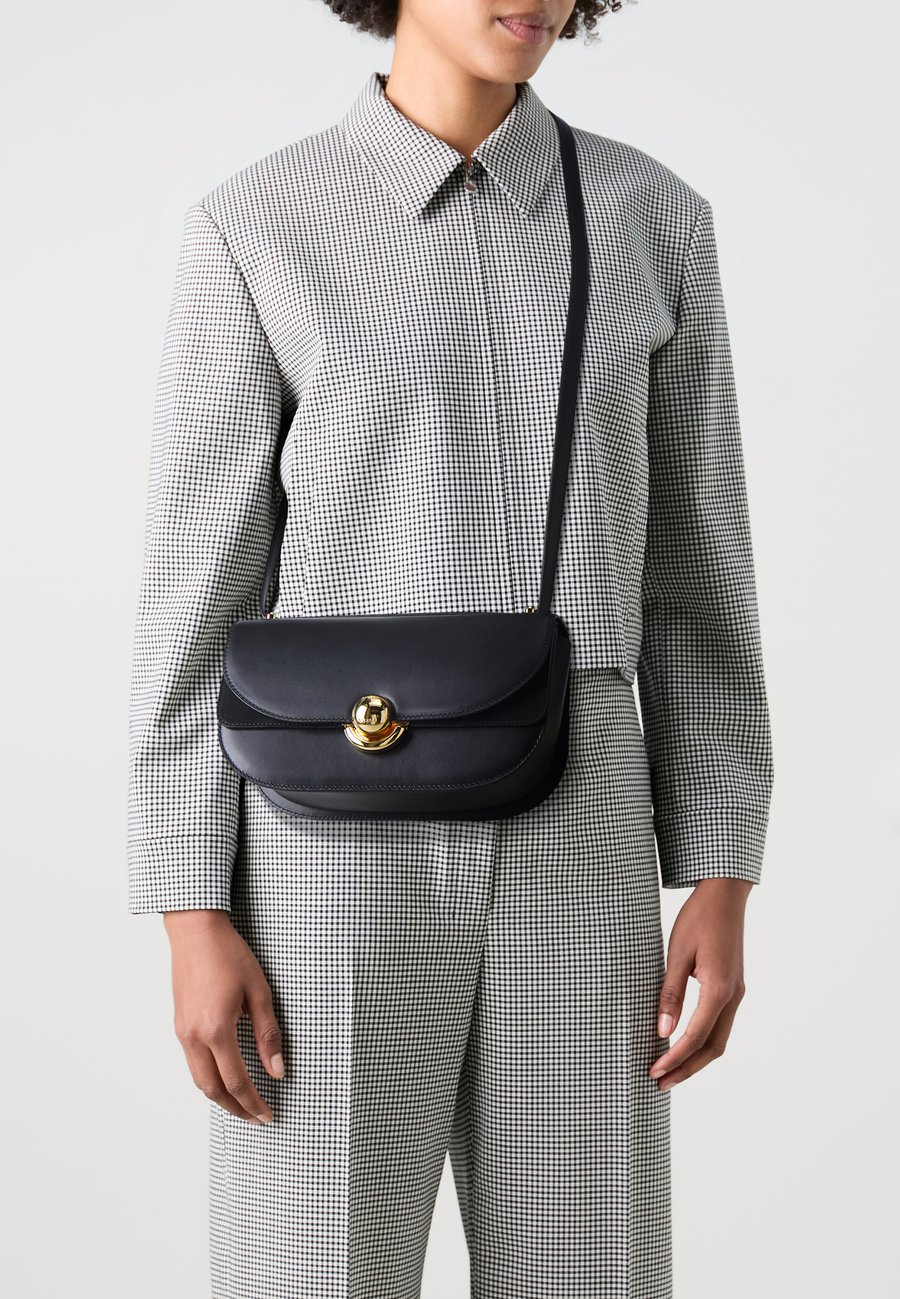 Сумка кросс-боди Furla SFERA SHOULDER BAG, Nero/Black
Сумка кросс-боди Furla SFERA SHOULDER BAG, Nero/Black