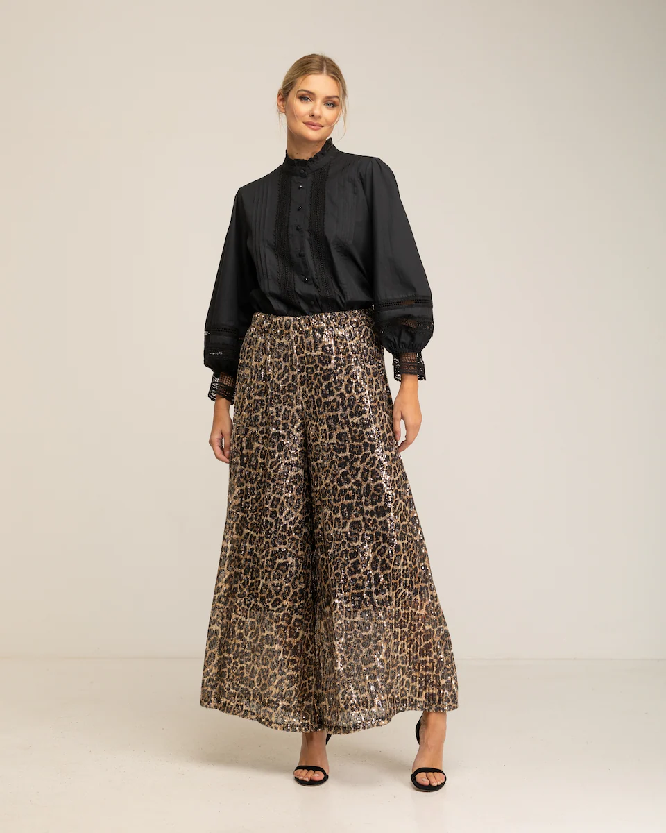 Женская блуза с кружевными деталями и вышивкой Tantra, черный
Женская блуза с кружевными деталями и вышивкой Tantra, черный