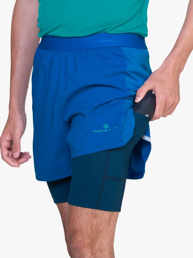 Мужские шорты для бега 2-в-1 Ronhill, цвет Seafaring/Dark Navy 
Мужские шорты для бега 2-в-1 Ronhill, цвет Seafaring/Dark Navy