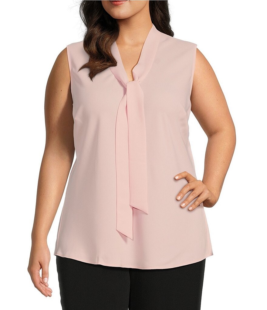 Kasper Plus Size Тканая блузка без рукавов с завязкой спереди и V-образным вырезом, розовый
Kasper Plus Size Тканая блузка без рукавов с завязкой спереди и V-образным вырезом, розовый