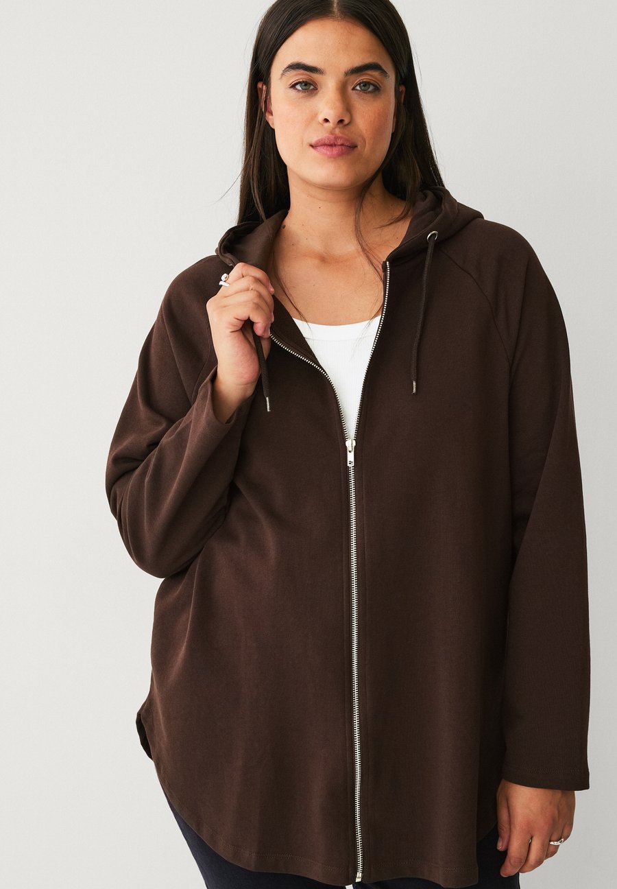 Толстовка Ellos Plus collection Zip-up sweatshirt, Dunkelbraun/Dark Brown, Коричневый, Толстовка Ellos Plus collection Zip-up sweatshirt, Dunkelbraun/Dark Brown
Толстовка Ellos Plus collection Zip-up sweatshirt, Dunkelbraun/Dark Brown, Коричневый, Толстовка Ellos Plus collection Zip-up sweatshirt, Dunkelbraun/Dark Brown