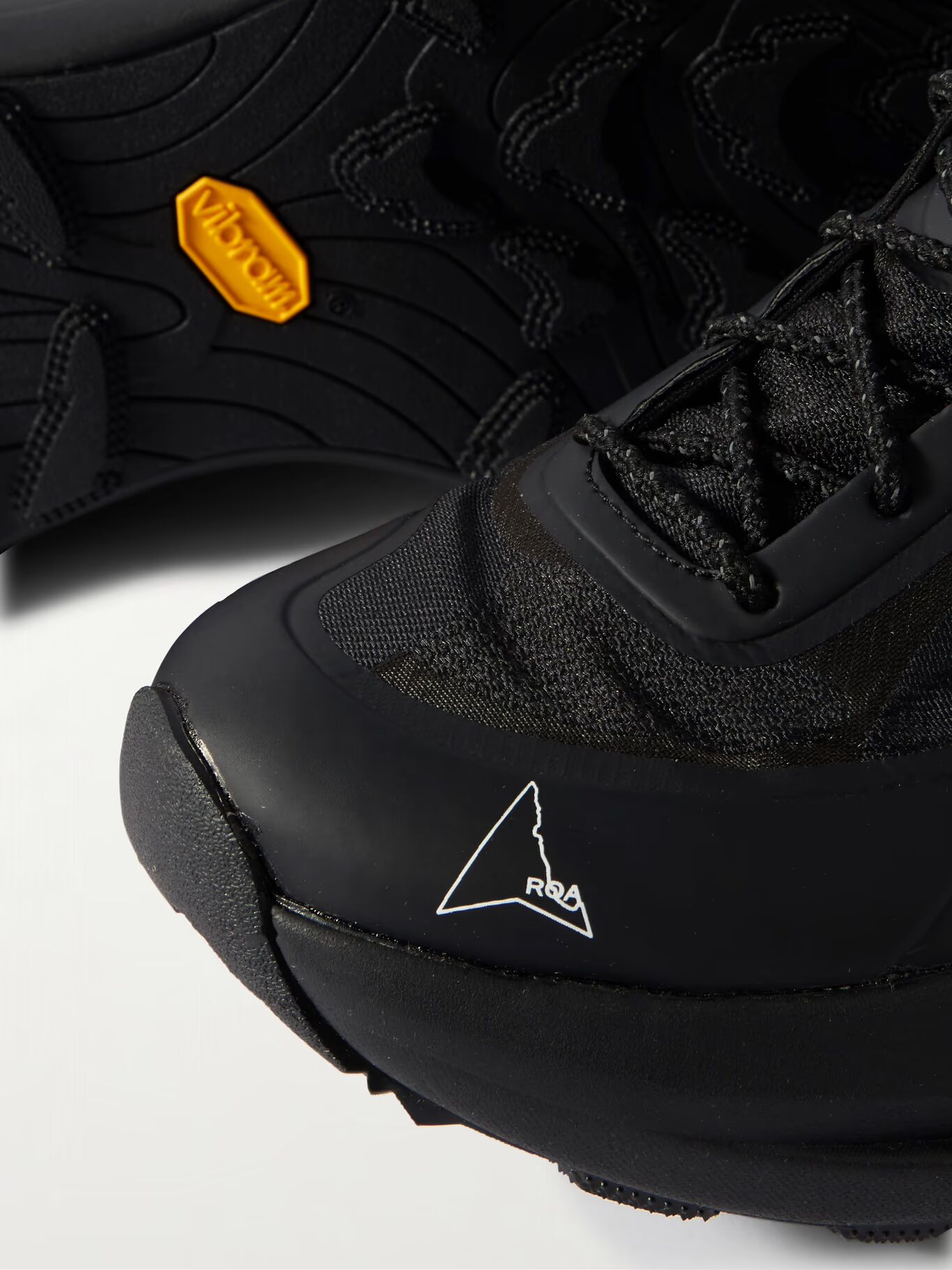 Кроссовки из кожи и сетки Sella ROA, черный
Кроссовки из кожи и сетки Sella ROA, черный