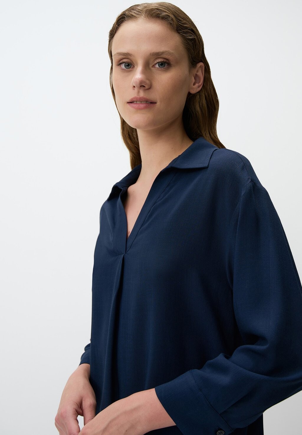 Блуза V-NECK Jimmy Key, темно-синий
Блуза V-NECK Jimmy Key, темно-синий