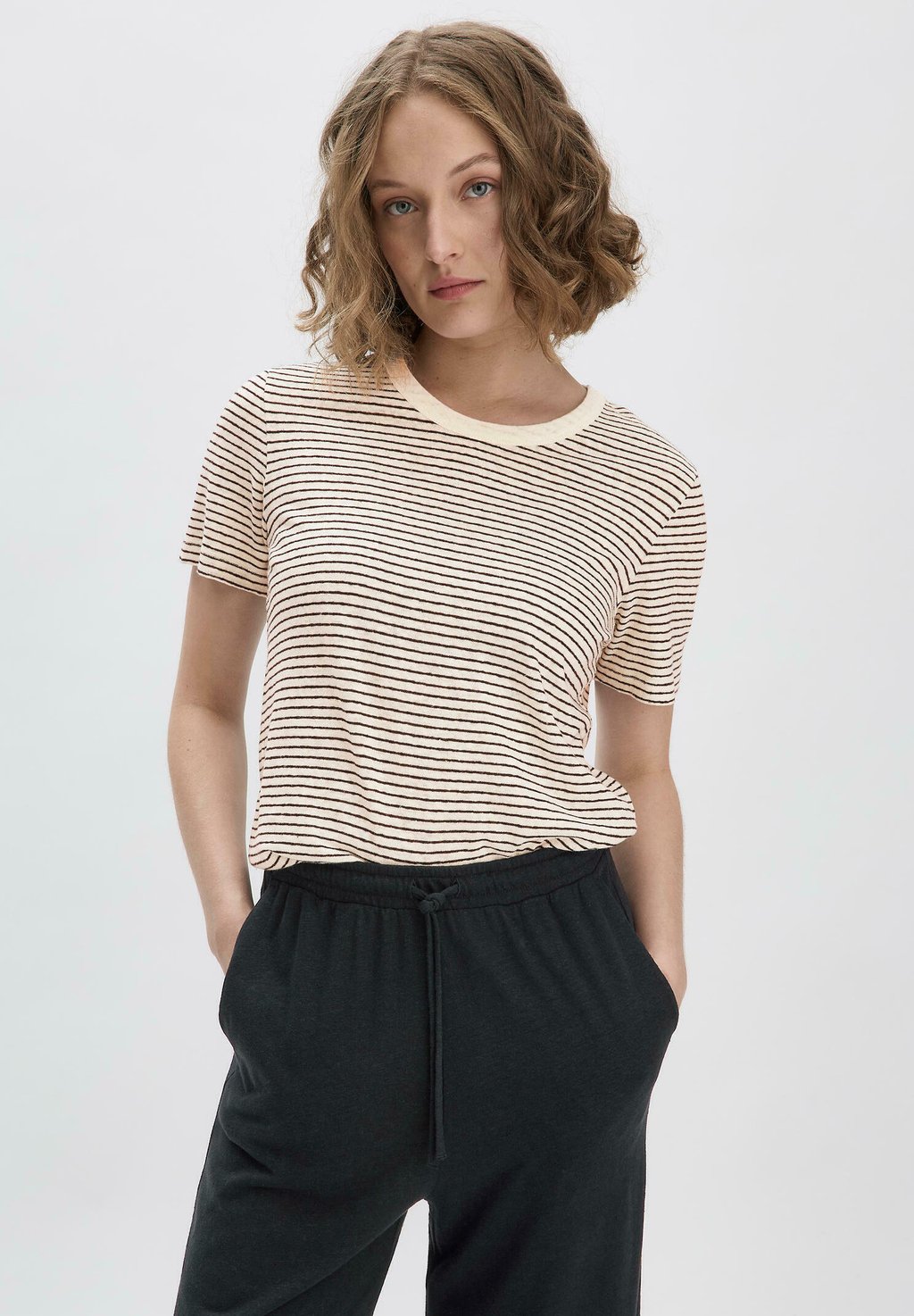 Футболка с принтом RELAXED hessnatur, бежевый
Футболка с принтом RELAXED hessnatur, бежевый