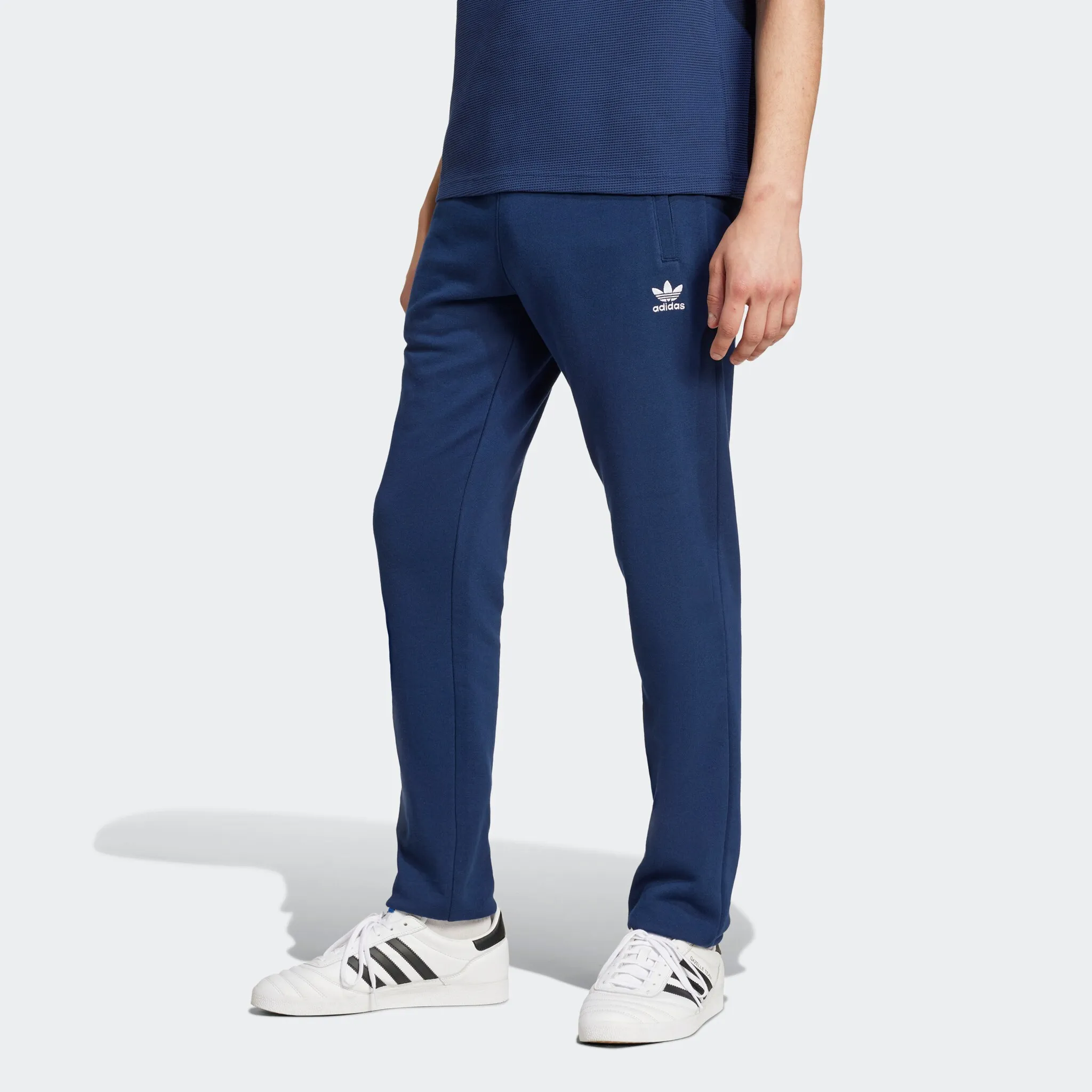 Спортивные брюки Adidas Originals "ESS PT" (1 шт.), цвет Night Indigo 
Спортивные брюки Adidas Originals "ESS PT" (1 шт.), цвет Night Indigo
