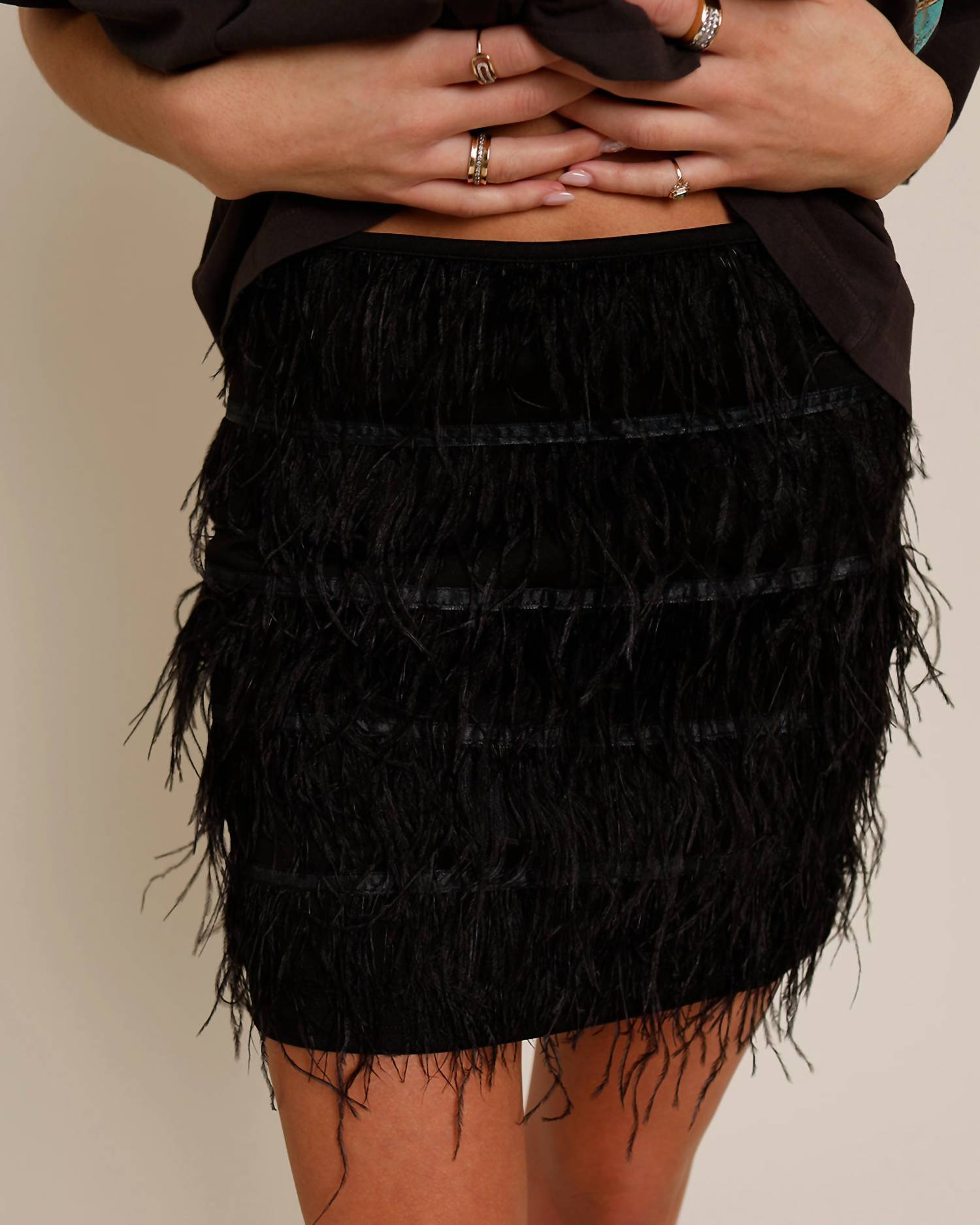 Черная мини-юбка Feather LUCY PARIS
Черная мини-юбка Feather LUCY PARIS