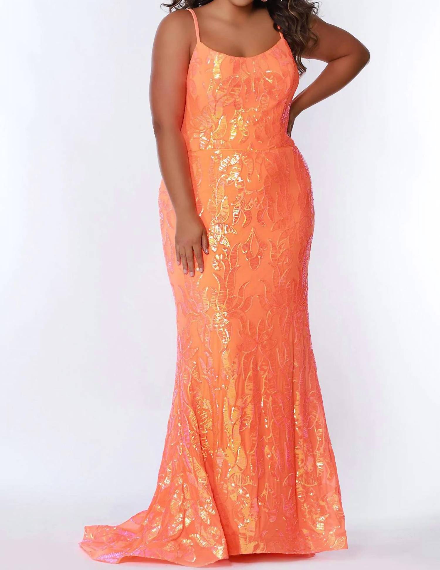 Длинное платье-русалка с пайетками в цвете Tangelo Sydney's Closet
Длинное платье-русалка с пайетками в цвете Tangelo Sydney's Closet