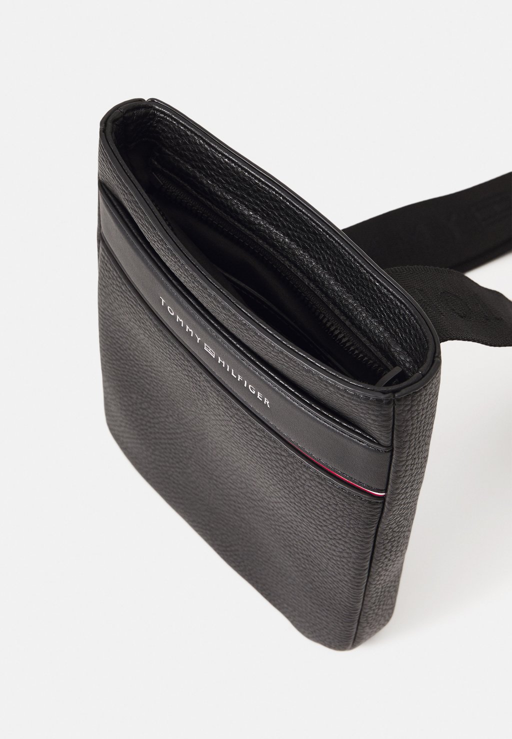Сумка через плечо MINI CROSSOVER Tommy Hilfiger, черный
Сумка через плечо MINI CROSSOVER Tommy Hilfiger, черный