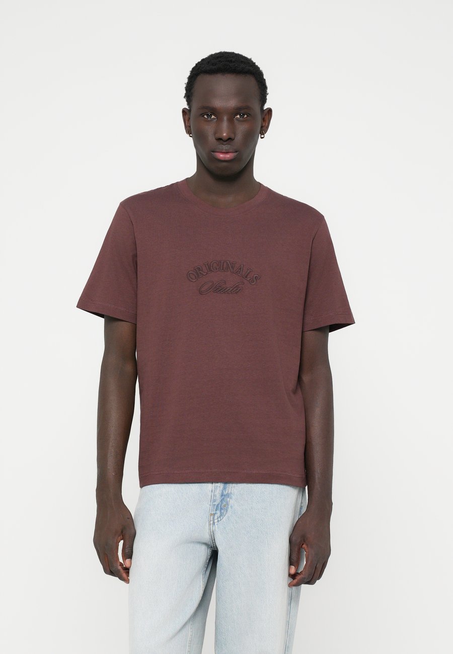 Футболка Jack & Jones BLEECKER BRANDING TEE, Deep Mahogany/Dark Brown, Коричневый, Футболка Jack & Jones BLEECKER BRANDING TEE, Deep Mahogany/Dark Brown
Футболка Jack & Jones BLEECKER BRANDING TEE, Deep Mahogany/Dark Brown, Коричневый, Футболка Jack & Jones BLEECKER BRANDING TEE, Deep Mahogany/Dark Brown