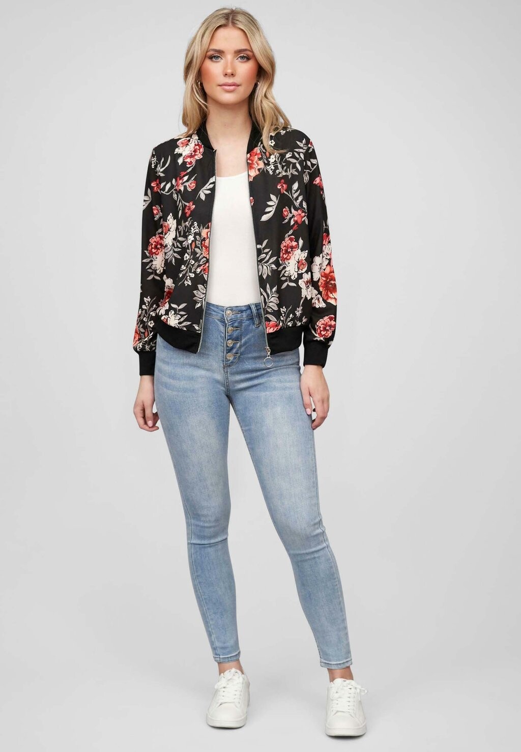 Куртка-бомбер BLOUSON MIT BLUMEN Cloud 5ive, черный
Куртка-бомбер BLOUSON MIT BLUMEN Cloud 5ive, черный