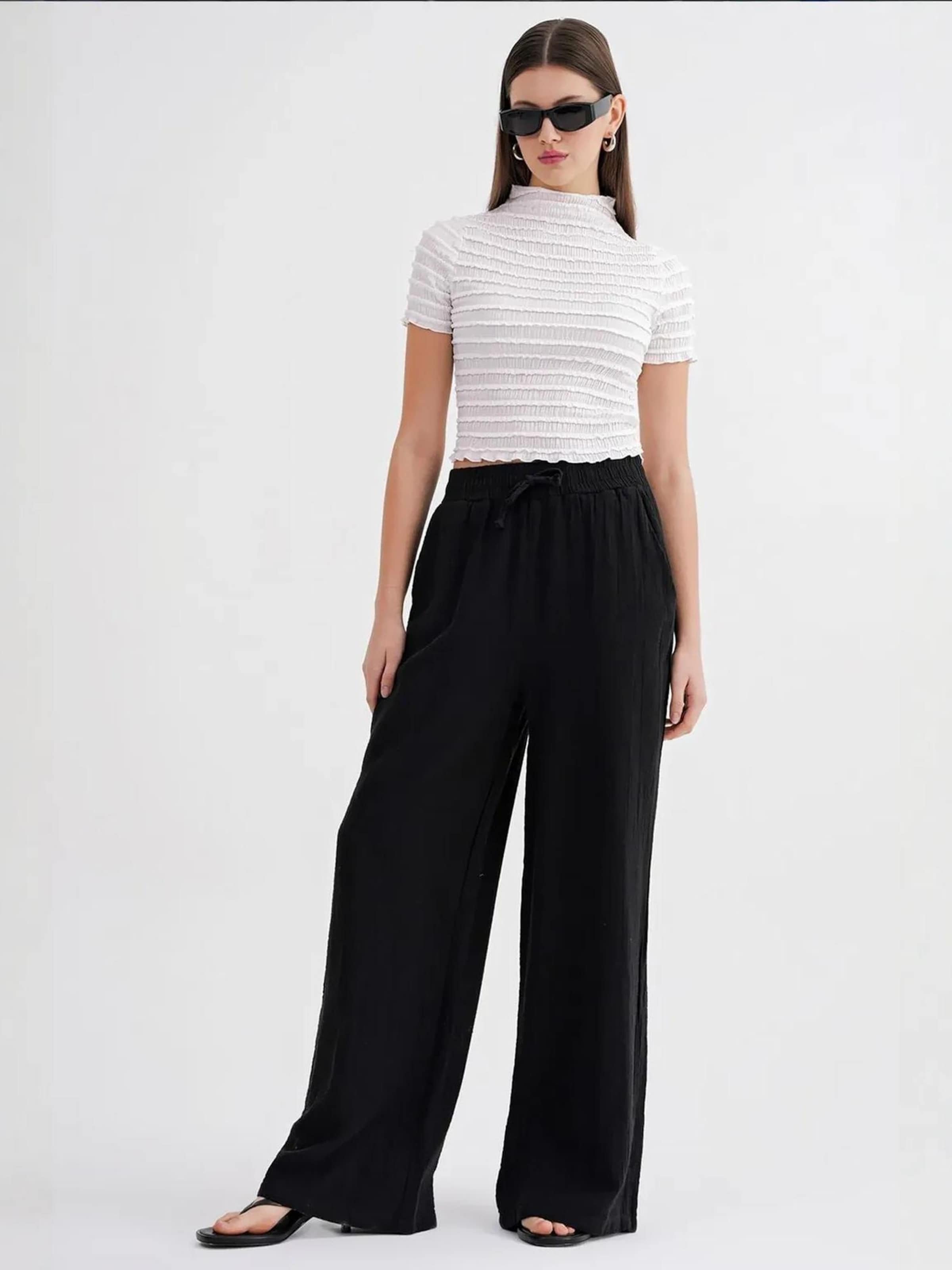 MixRay Широкие брюки в черном цвете
MixRay Широкие брюки в черном цвете