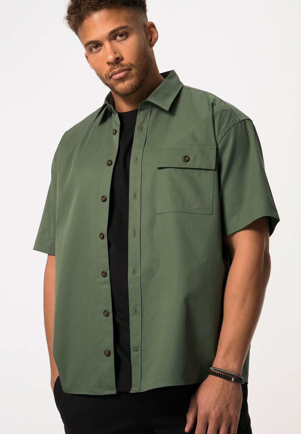 Рубашка À MANCHES COURTES ET COL KENT COUPE FLOTTANTE STHUGE, цвет kaki
Рубашка À MANCHES COURTES ET COL KENT COUPE FLOTTANTE STHUGE, цвет kaki