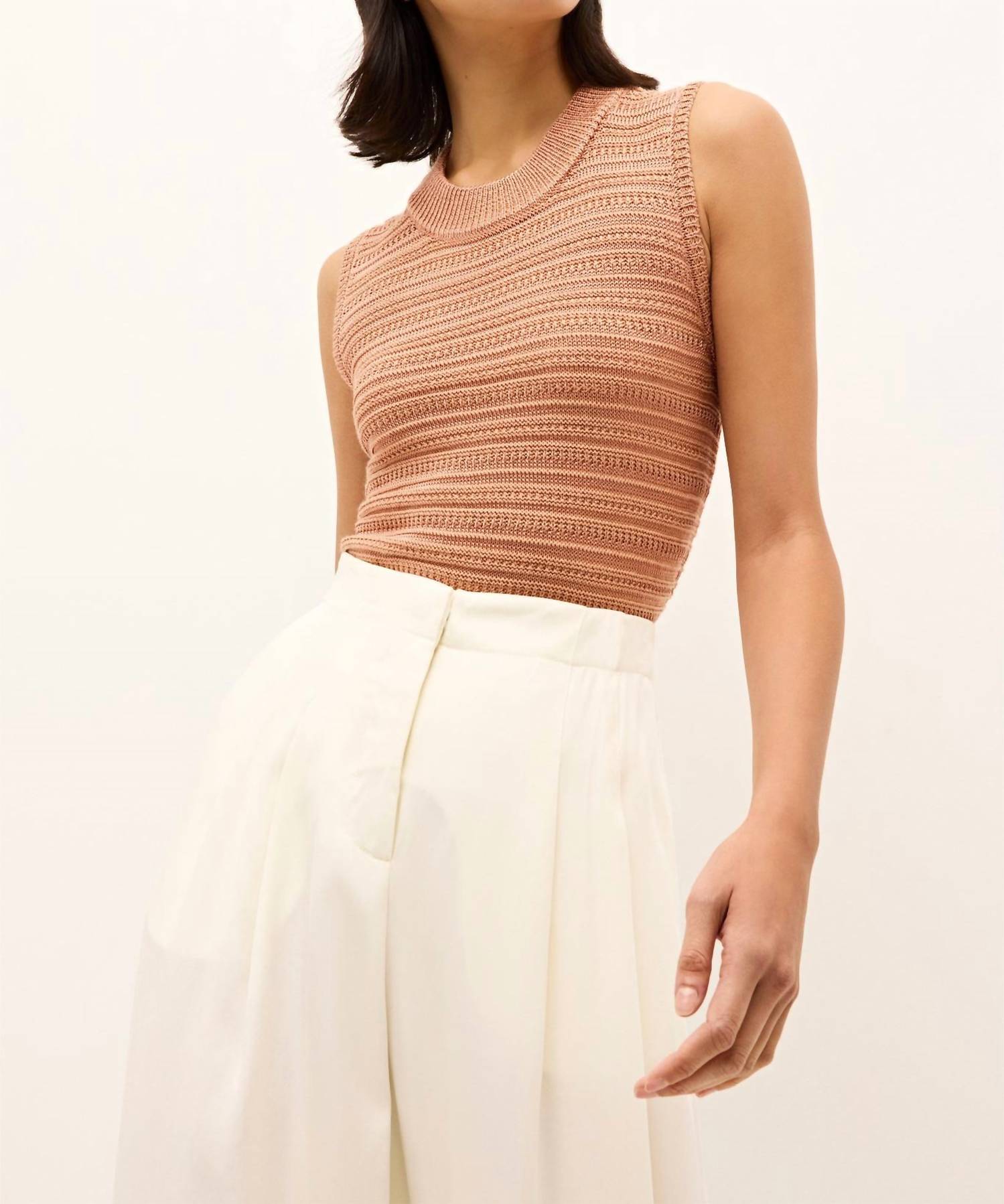 Нев Топ в нектарине Marie Oliver, Nectarine
Нев Топ в нектарине Marie Oliver, Nectarine