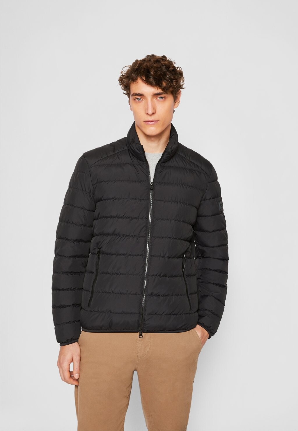 Куртка Entrepreneur Marc O'Polo КУРТКА REGULAR FIT REPREVE С ВОРОТНИКОМ-СТОЙКОЙ 2WAY VISLON, черный
Куртка Entrepreneur Marc O'Polo КУРТКА REGULAR FIT REPREVE С ВОРОТНИКОМ-СТОЙКОЙ 2WAY VISLON, черный