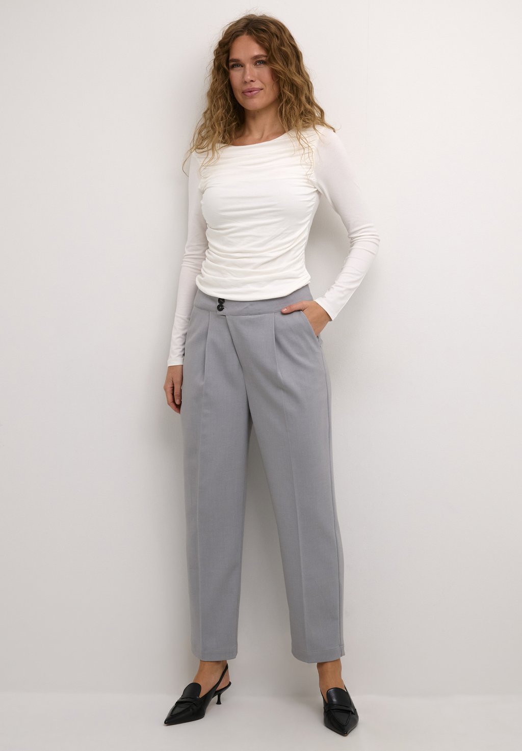 Чиносы MERLE BUTTON Kaffe, песочный
Чиносы MERLE BUTTON Kaffe, песочный