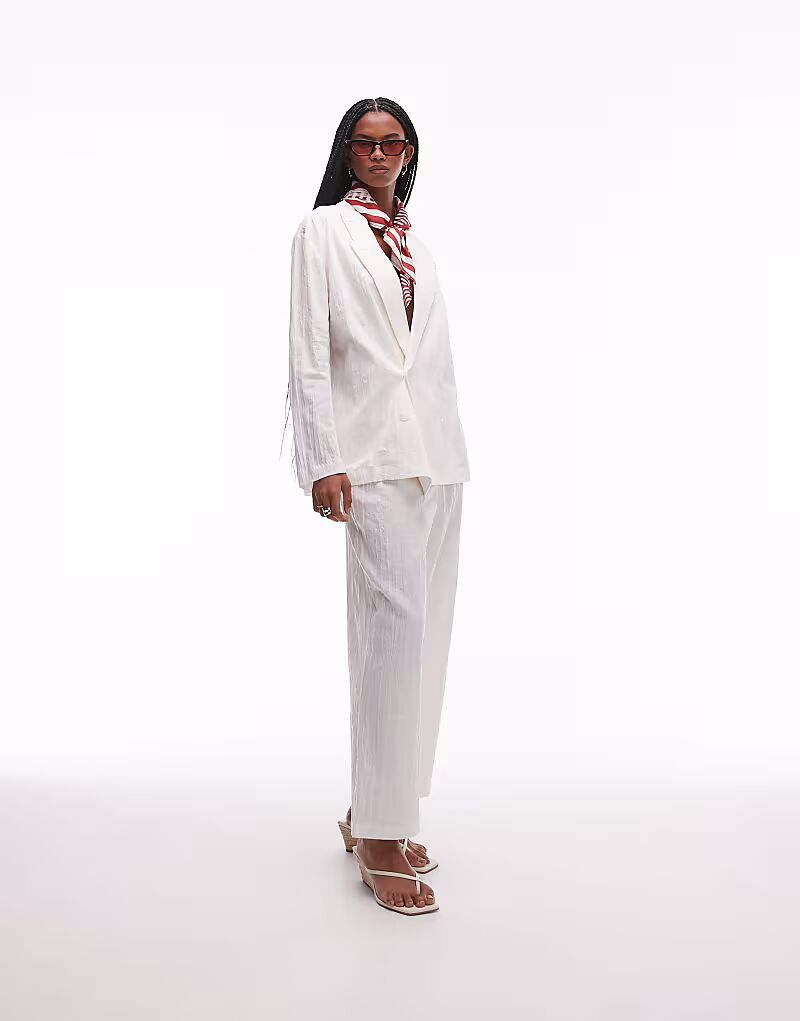 Комбинируемые брюки Mango из льна плиссе белого цвета
Комбинируемые брюки Mango из льна плиссе белого цвета