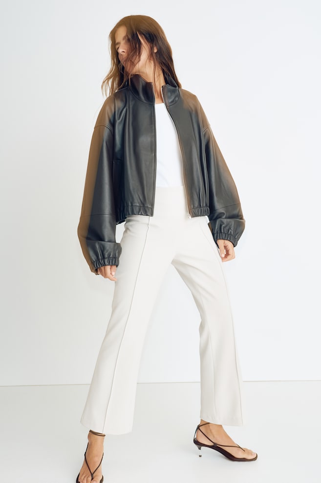 Расклешенные брюки со стрелками H&M, серый 
Расклешенные брюки со стрелками H&M, серый