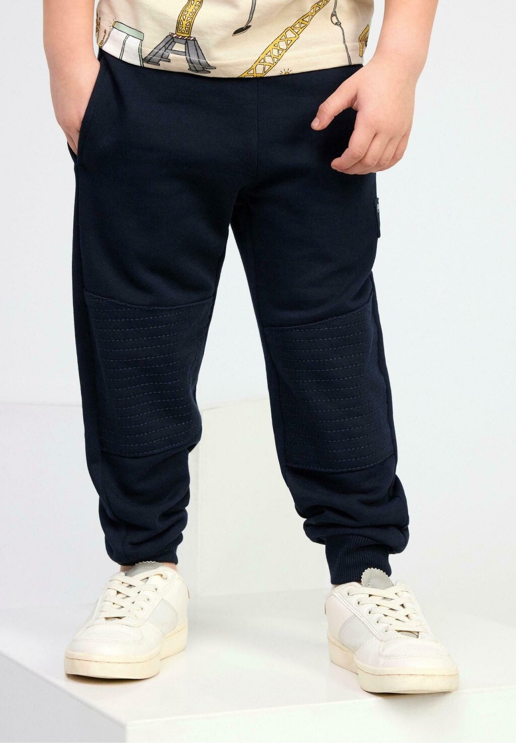 Спортивные штаны JOGGERS WITH REINFORCED KNEES Lindex, цвет dark navy
Спортивные штаны JOGGERS WITH REINFORCED KNEES Lindex, цвет dark navy