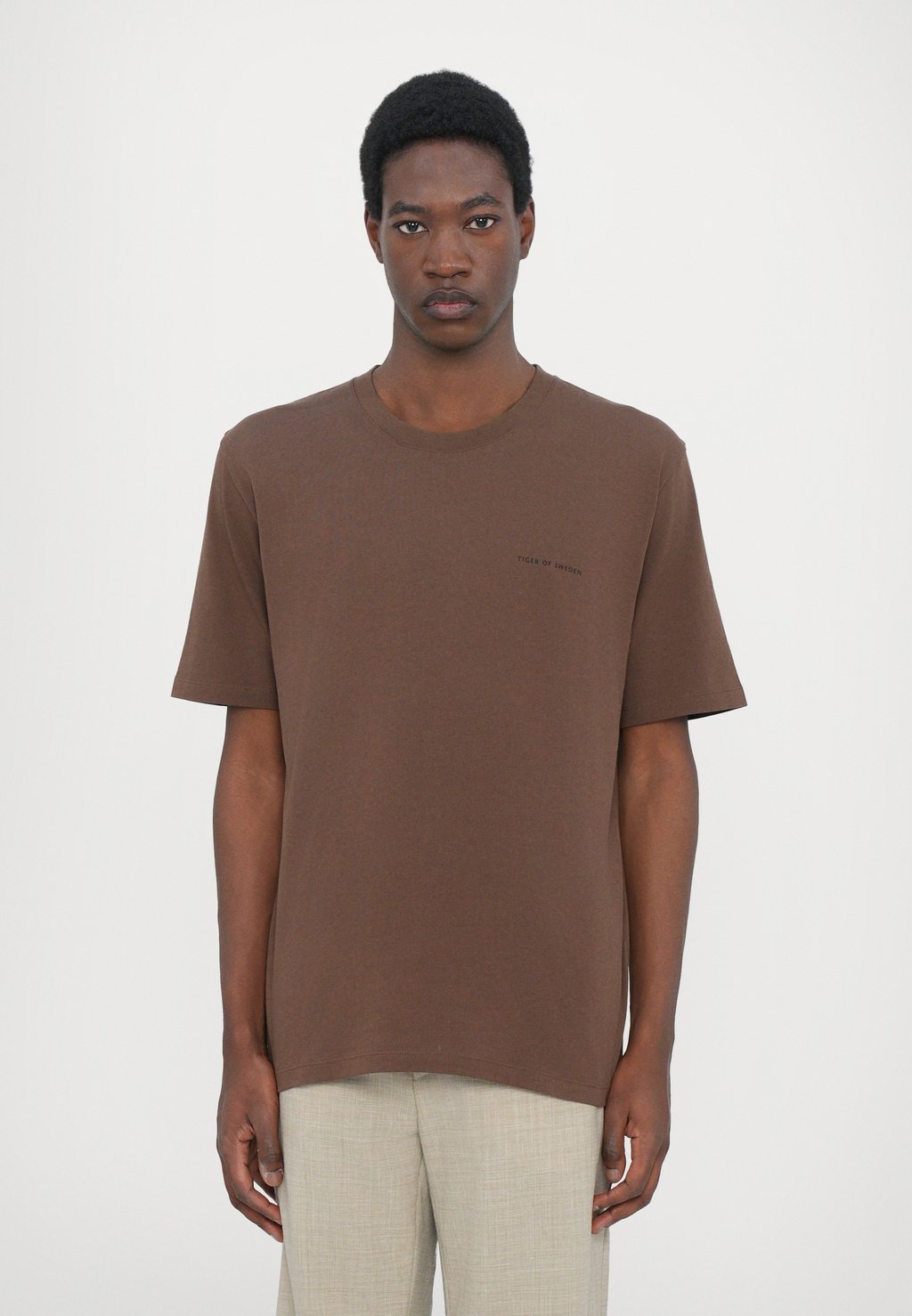 Базовая футболка PRO Tiger of Sweden, коричневый
Базовая футболка PRO Tiger of Sweden, коричневый