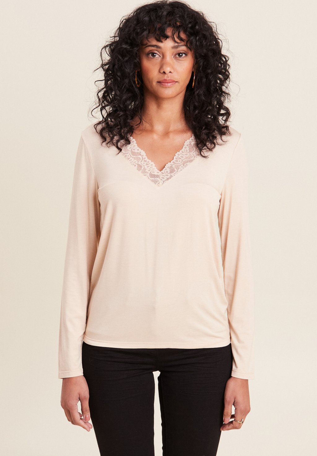 Топ с длинными рукавами Breal, бежевый
Топ с длинными рукавами Breal, бежевый