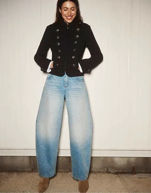 Джинсы бочкообразного кроя Stradivarius D80 из денима среднего синего цвета
Джинсы бочкообразного кроя Stradivarius D80 из денима среднего синего цвета