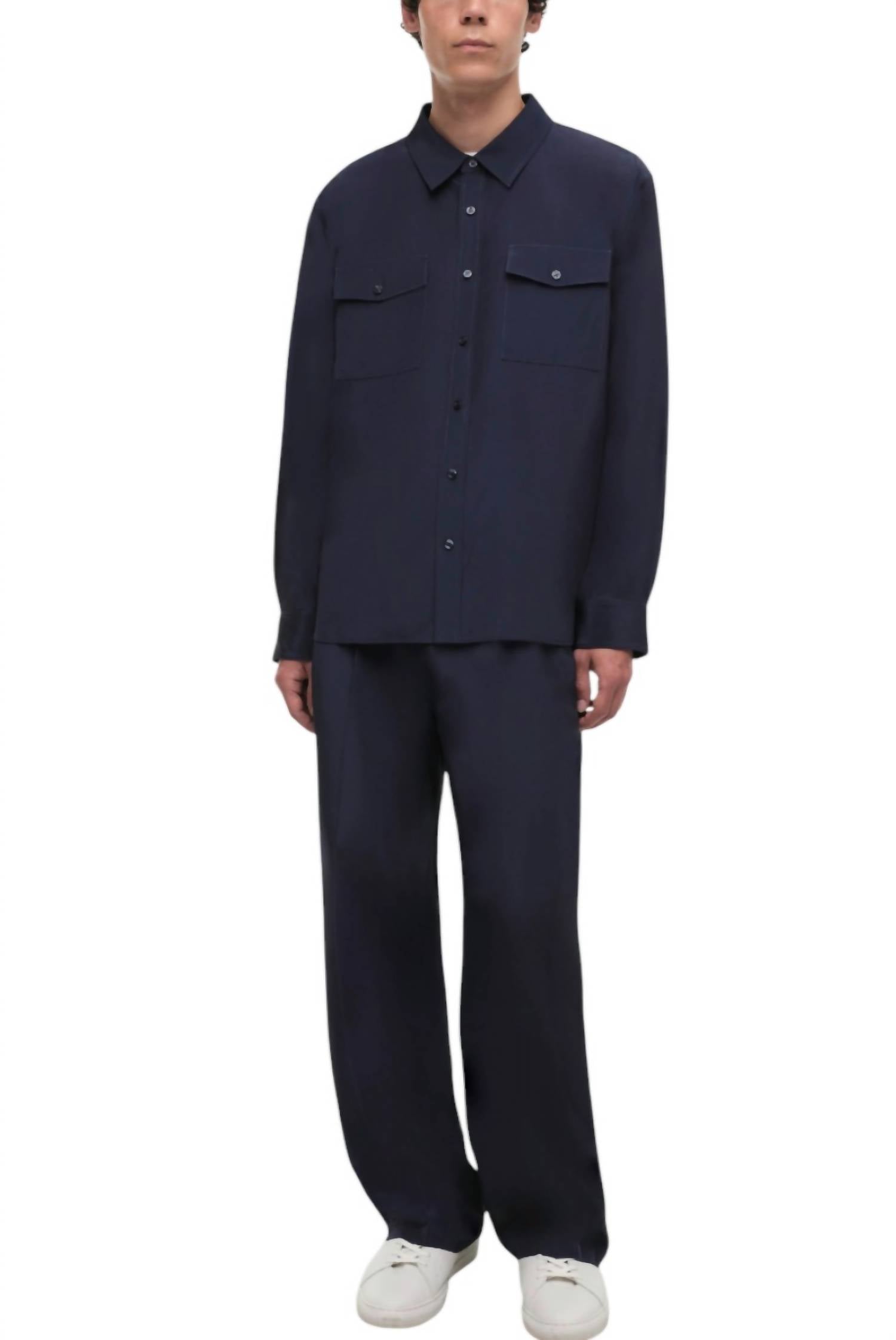 Расслабленная струящаяся рубашка Niall в полночь JONATHAN SIMKHAI, цвет midnight
Расслабленная струящаяся рубашка Niall в полночь JONATHAN SIMKHAI, цвет midnight