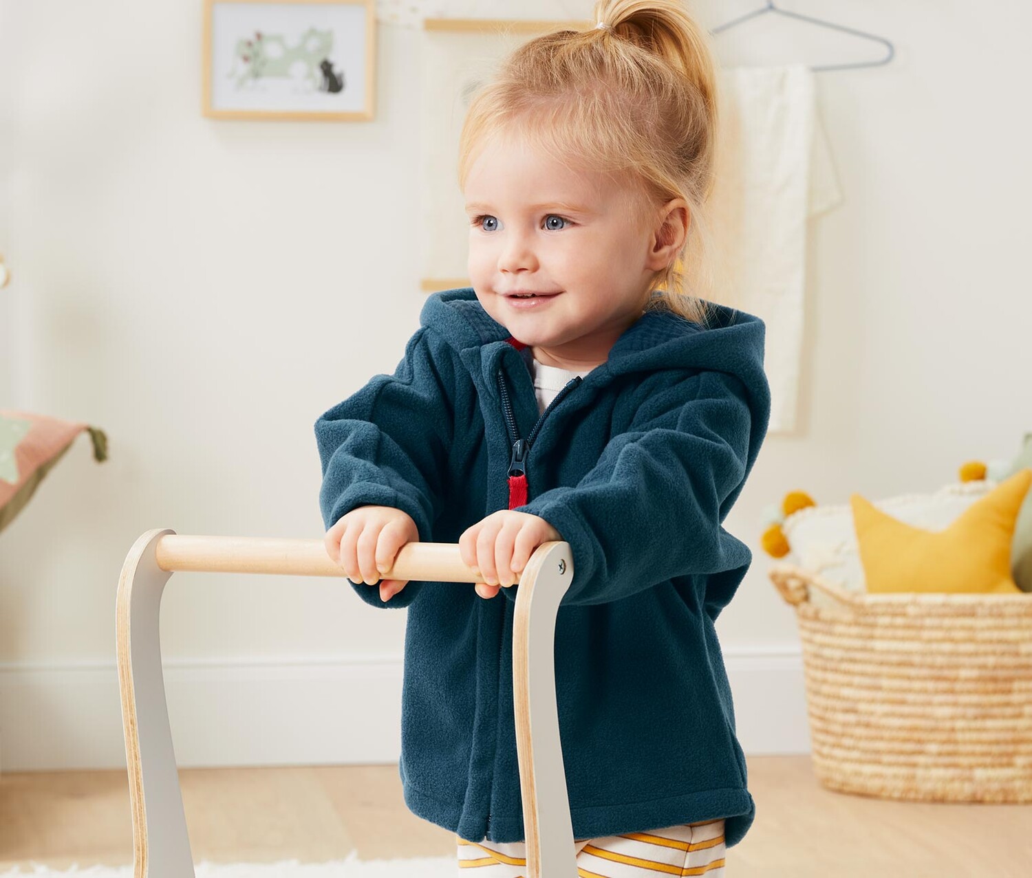 Флисовая куртка из переработанного материала Tchibo, темно-синий
Флисовая куртка из переработанного материала Tchibo, темно-синий