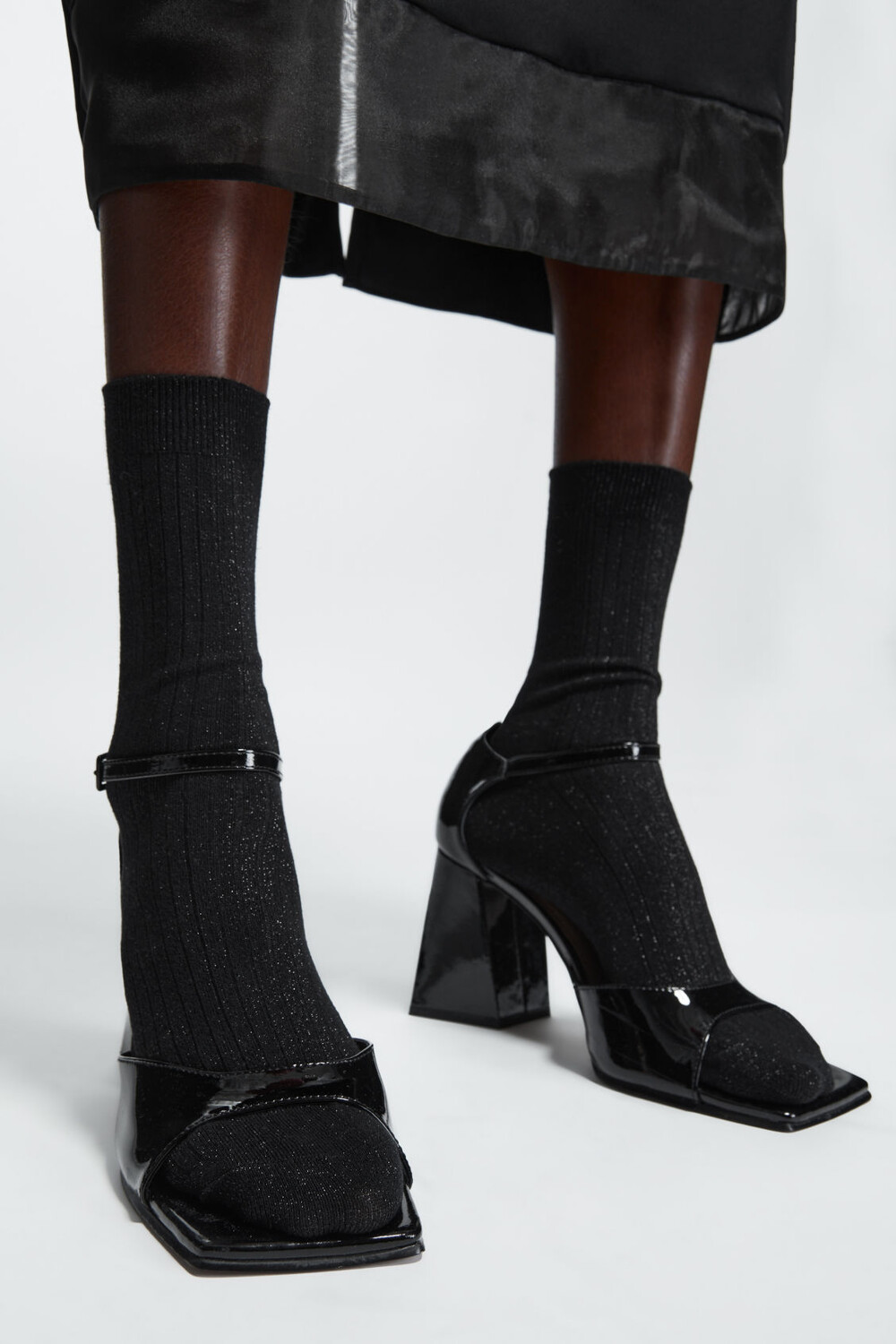 Носки с люрексом в рубчатку, черный
Носки с люрексом в рубчатку, черный