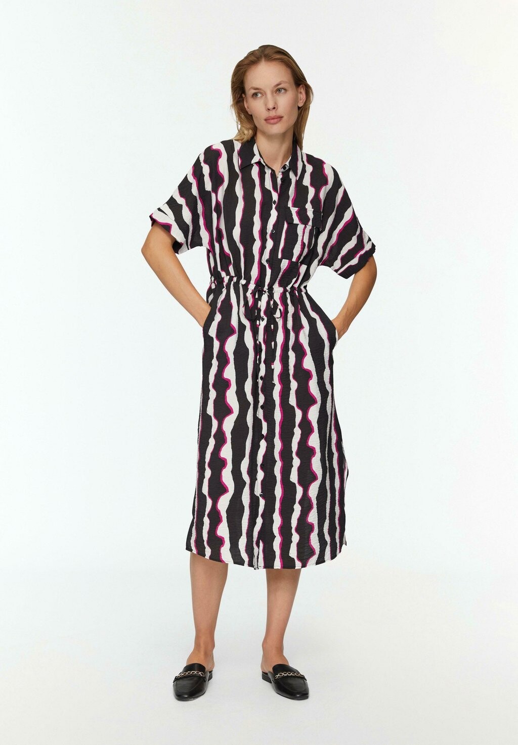 Платье-рубашка MIT CRÊPESTRUKTUR s.Oliver, черный
Платье-рубашка MIT CRÊPESTRUKTUR s.Oliver, черный