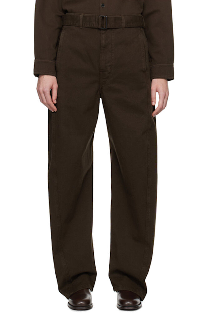 Коричневые джинсы с перекрученным поясом LEMAIRE
Коричневые джинсы с перекрученным поясом LEMAIRE