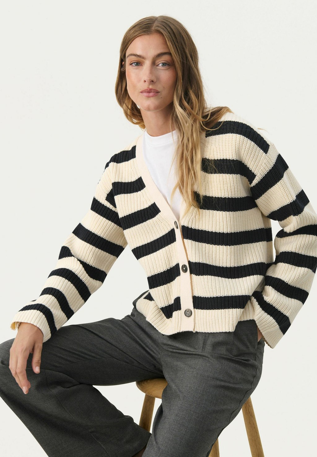 Кардиган LILYANA Part Two, черный
Кардиган LILYANA Part Two, черный