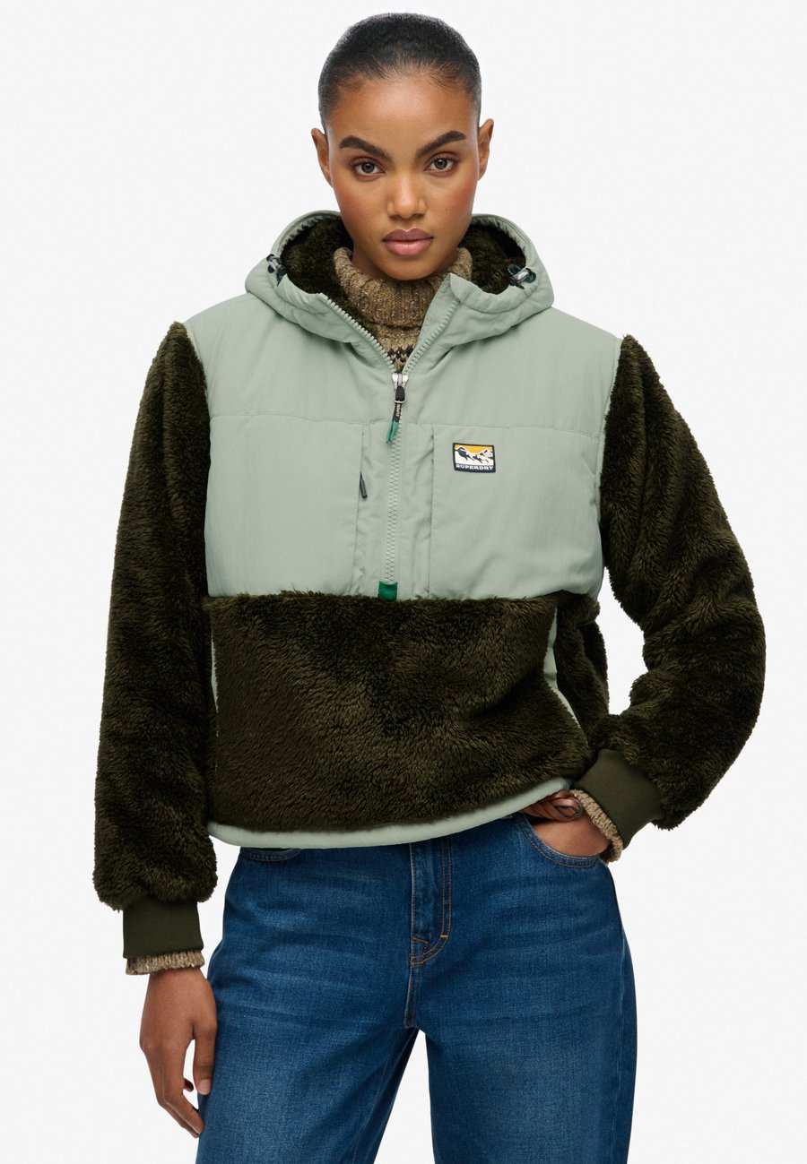 Джемпер Superdry & Co SOFT HYBRID HALF ZIP, Army Khaki/Khaki
Джемпер Superdry & Co SOFT HYBRID HALF ZIP, Army Khaki/Khaki