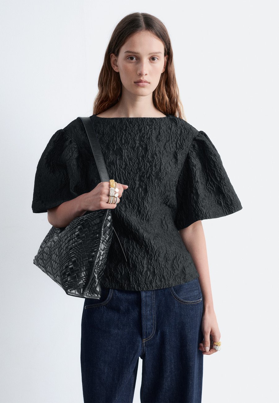 Блуза & other stories PUFF-SLEEVE, Black
Блуза & other stories PUFF-SLEEVE, Black