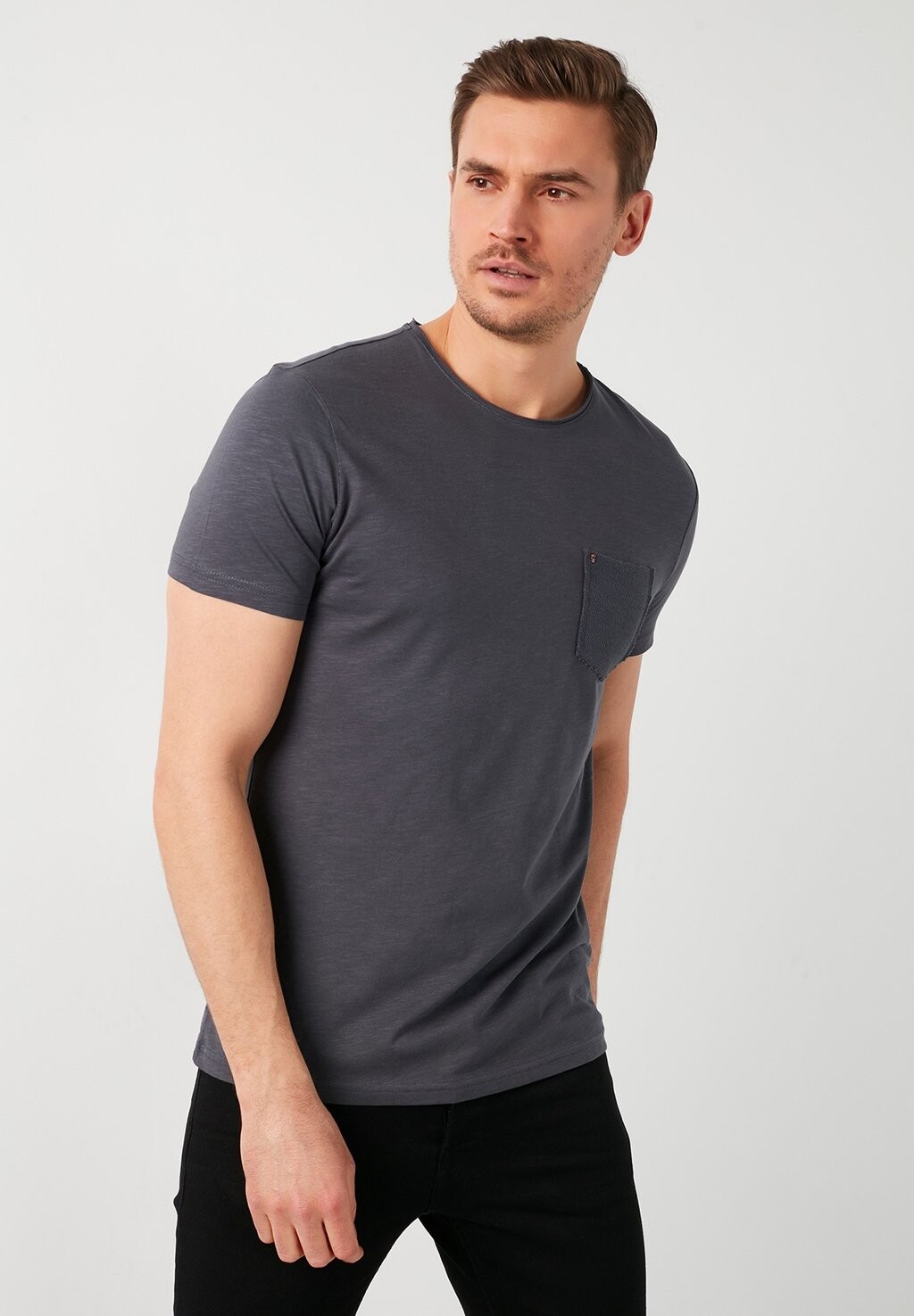 Базовая футболка Crew Neck Pocket Buratti, темно-серый
Базовая футболка Crew Neck Pocket Buratti, темно-серый