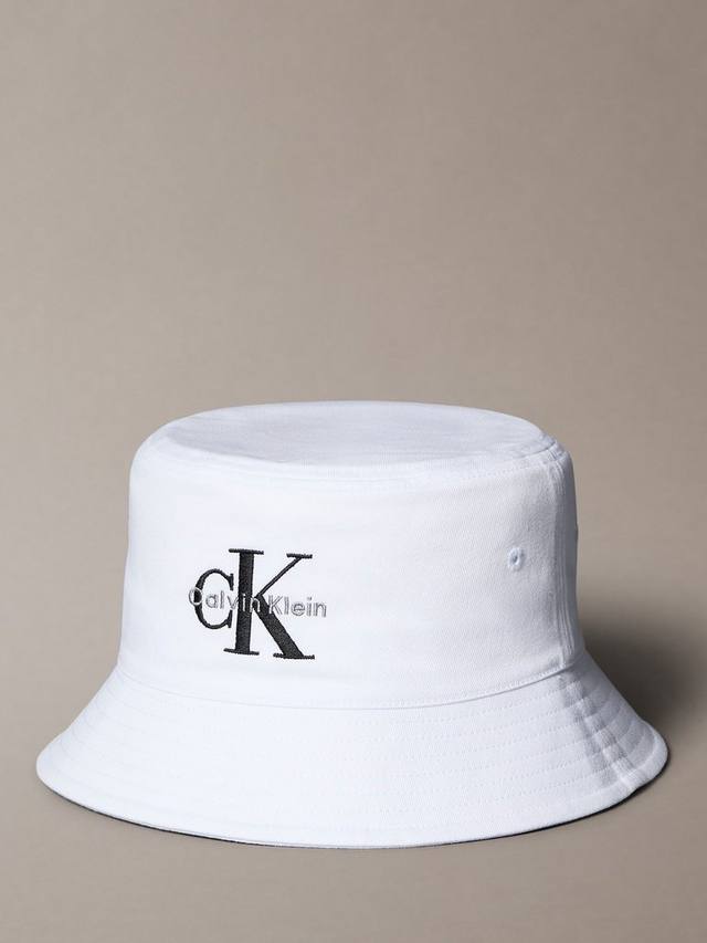 Вышитая кепка-ведро с логотипом Calvin Klein, Bright White
Вышитая кепка-ведро с логотипом Calvin Klein, Bright White