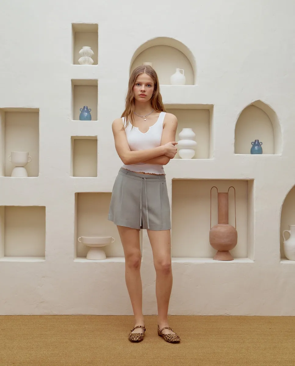 Женские струящиеся кружевные шорты Green Coast, цвет Verde Salvia
Женские струящиеся кружевные шорты Green Coast, цвет Verde Salvia