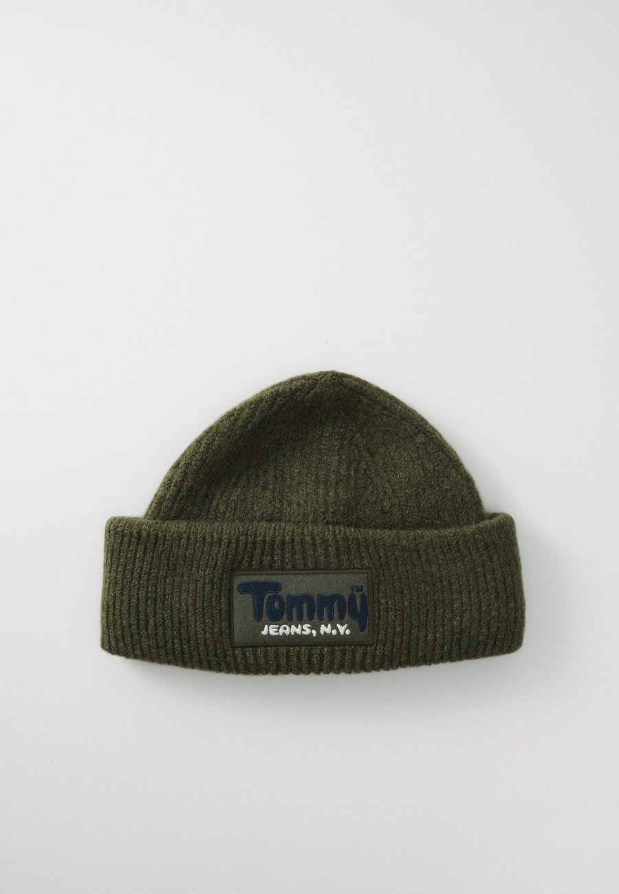 Шапка Tommy Jeans COLLEGIATE SPORT BEANIE, Fatigue Green/Dark Green
Шапка Tommy Jeans COLLEGIATE SPORT BEANIE, Fatigue Green/Dark Green