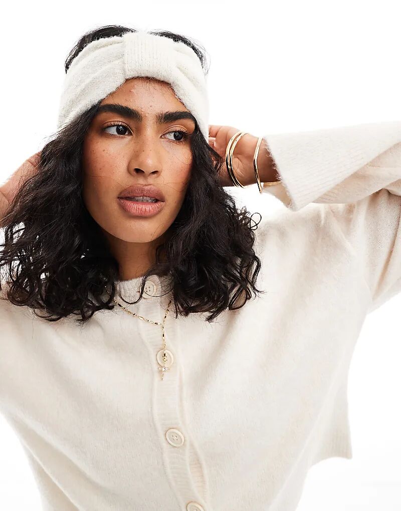 Повязка на голову из шерстяной смеси ASOS DESIGN с бантом в зимнем белом цвете
Повязка на голову из шерстяной смеси ASOS DESIGN с бантом в зимнем белом цвете