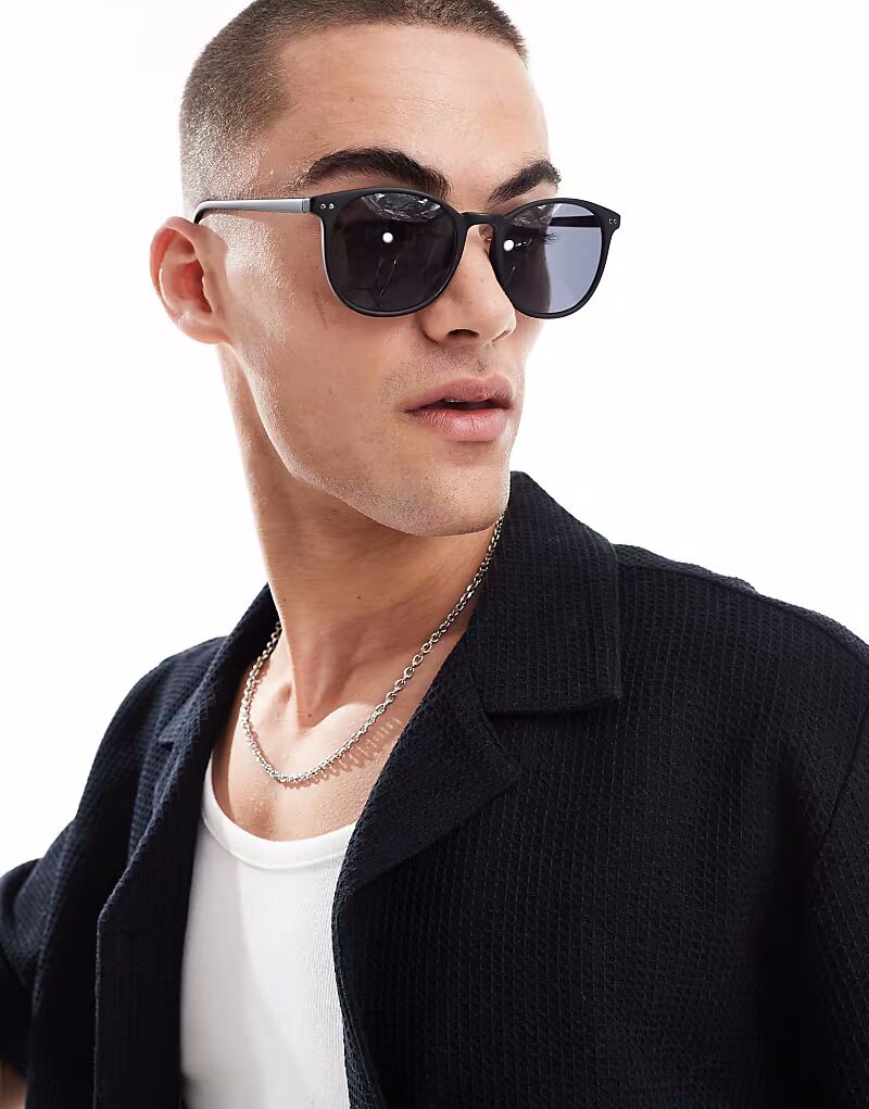 Солнцезащитные очки ASOS DESIGN квадратной формы с дымчатыми линзами и матово-черной оправой
Солнцезащитные очки ASOS DESIGN квадратной формы с дымчатыми линзами и матово-черной оправой