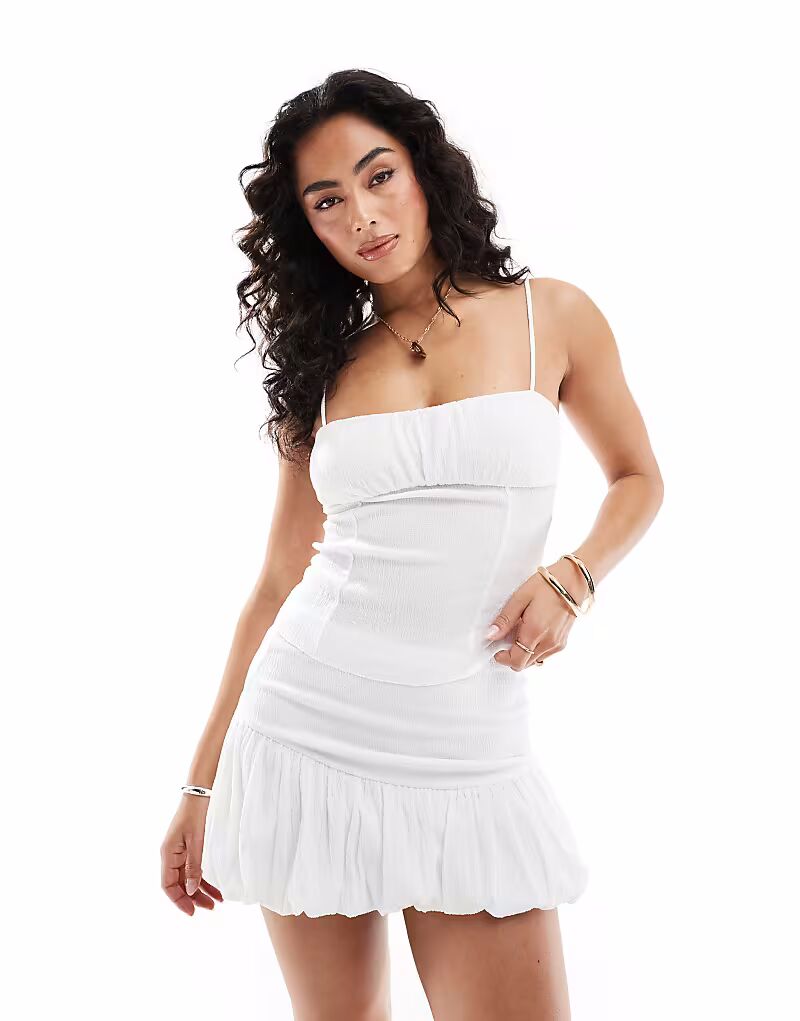 Фактурный топ-комбинезон белого цвета Pull&Bear
Фактурный топ-комбинезон белого цвета Pull&Bear