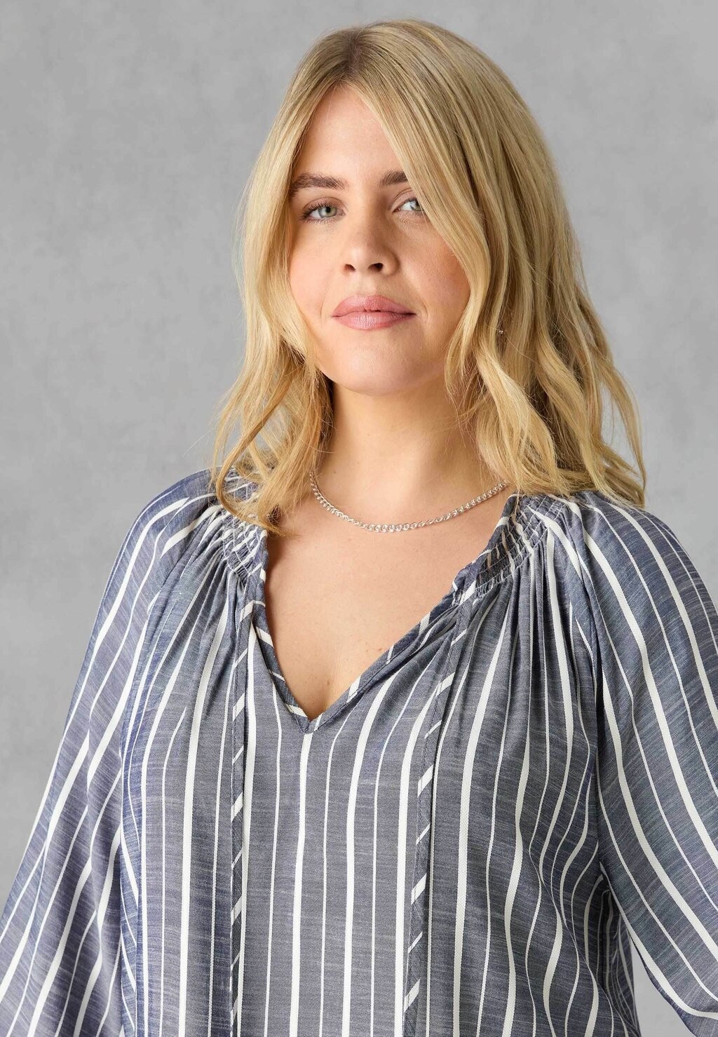 Блуза STRIPE SHIRRED BOHO Live Unlimited London, синий
Блуза STRIPE SHIRRED BOHO Live Unlimited London, синий