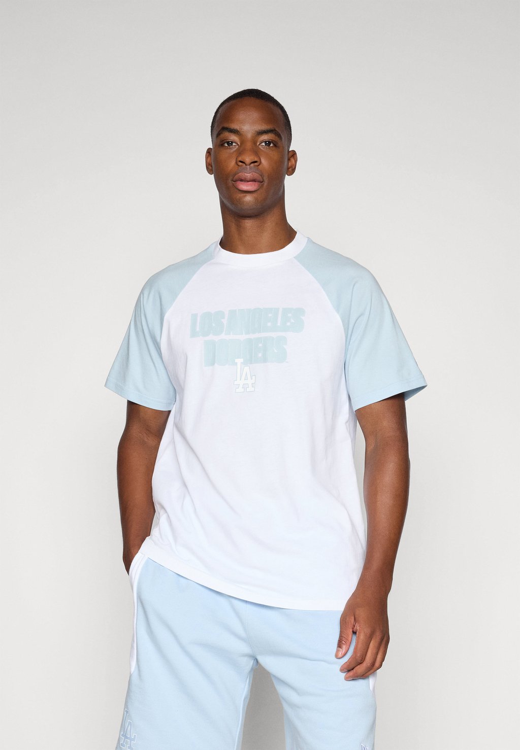 Футболка с принтом MLB LOS ANGELES DODGERS RAGLAN TEE - Club wear New Era, белый
Футболка с принтом MLB LOS ANGELES DODGERS RAGLAN TEE - Club wear New Era, белый
